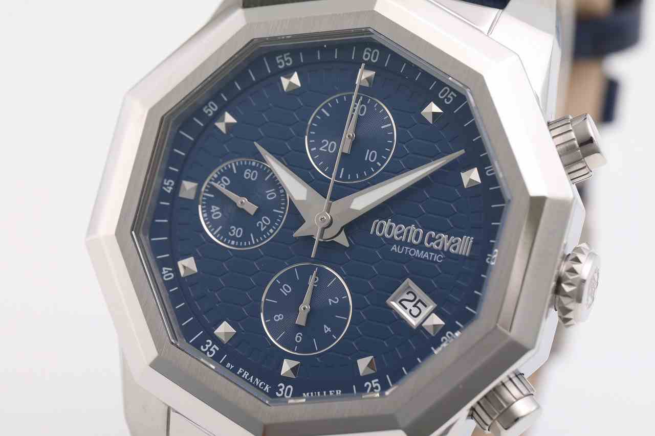 ロベルトカヴァリ 腕時計 3針 メンズ ネイビーブルー クロノグラフ ロゴ 綺麗 天才たちのタッグで生まれた傑作」個性と機能に溢れる腕時計“ロベルト